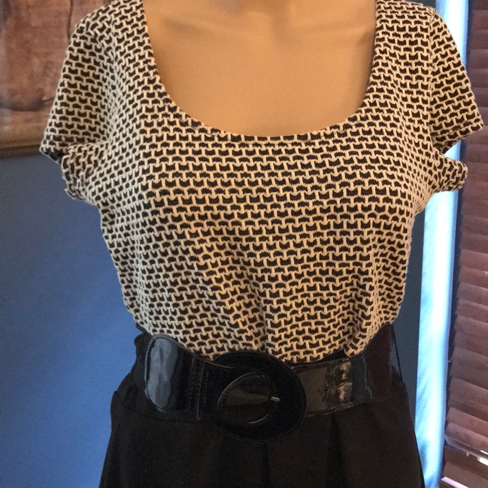 Soooo cute black dress with wide belt. - Picture 3 of 4